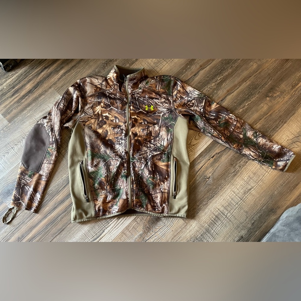 Men’s Under Armour camo zip jacket.  Size large